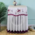 Cubierta antipolvo de encaje para lavadora, detalle de bordado floral morado y borde ondulado. - Unisex / Diseño Magnolia púrpura