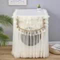 Elegante Waschmaschinen-Staubschutzhülle aus Spitzenstoff mit zarter Blumenstickerei und Perlen. - Kleiner Jade Beige
