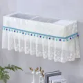 Spitze Klimaanlagenabdeckung Detail, weißer Blumenstoff mit blauer Perlenfransen-Borte. - Bonbonblau - Funktionshülle