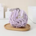 Lila Duschschwamm mit Pompom-Borte und Holztablett, sanfter Peeling Badeschwamm für Körper. - Lila