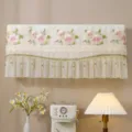 Dettaglio copri condizionatore in pizzo floreale, elegante rifinitura e frange di perline. - Ibisco beige - copertura completa
