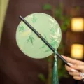 Mini abanico redondo plegable de bambú con bordado para fotografía Hanfu y uso diario - 35cm de Largo / Bambú Verde Redondo