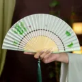 Eventail pliant de style chinois traditionnel accessoire de danse pour le hanfu ete - Papillon Ginkgo Vert Clair/Poignée Verte