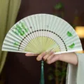 Eventail pliant vert style chinois feuille de ginkgo eventail portable pour danse Hanfu - Papillon Ginkgo Vert Clair/Poignée Blanche