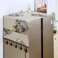 Nordischer Kühlschrank Staubschutz mit floralem Muster und praktischen Seitentaschen. - 55*150cm / Schlosskaffee