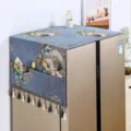 Detailansicht der nordischen Kühlschrank Abdeckung Stoff Staubschutz mit Taschen und Quasten. - 55*150cm / Schlossblau