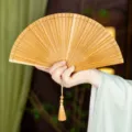 Pequeño abanico plegable marrón de bambú liso, elegante abanico portátil de bambú. - S / Marrón