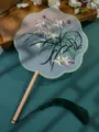 Éventail rond brodé de style chinois avec manche en bois et pompon pour tenues traditionnelles. - Éventail à huit pétales brodé double face « Orchidée de la vallée déserte » avec manche en hêtre