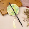 Mini abanico redondo clásico con mango negro y borla, ideal para fotos de Hanfu. - 35cm de Largo / Estambre de Ocho Pétales