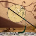 Éventail rond traditionnel chinois avec motif de fleurs de prunier et gland vert élégant - Nouvel éventail rond fleurs de prunier blanc et bambou vert
