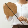 Χειροποίητη υφαντή βεντάλια από μπαμπού παραδοσιακή καλοκαιρινή παραλλαγή για δροσιά - Βεντάλια Arhat από μωβ μπαμπού σε σχήμα κρίνου
