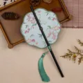 Traditionele kleine opvouwbare waaier met bamboe handvat, ideaal voor Hanfu foto's en zomer. - 35cm Lengte / Achtbladige Heldere Schaduw