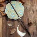 Éventail rond traditionnel chinois à long manche avec broderie florale bleue pour Hanfu. - Éventail de taille à huit pétales saison des fleurs