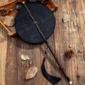 Traditioneller chinesischer Langstiel-Fächer klassisch schwarzer Hanfu Bambus-Fächer. - Fächer - Rundes schwarzes Wolkenmuster