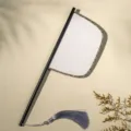 Chinese klassieke stijl meswaaier, traditionele Hanfu fotografie prop met elegante kwast. - Maanschaduw - Vouwventilator mes