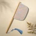 Klassieke Chinese Hanfu paleiswaaier draagbare danswaaier met blauwe kwastje foto - Hua Shuang - Dao Fan (Mesvormige waaier)
