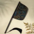 Traditionele Chinese handgeborduurde ronde handwaaier met stijlvol zwart handvat en kwast. - Qingshang katana waaier