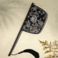 Traditionele Chinese zwarte stijl waaier met elegant bloemmotief en een mooie zwarte kwast. - Tang Li - Meswaaier