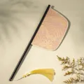 Chinese klassieke waaier Hanfu rekwisiet roze geborduurd patroon met lang zwarte handvat - Zhi Hua - Meswaaier