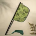 Chinese geborduurde paleiswaaier, vintage danswaaier met groene kraanvogel en mooie kwastje. - Qingyun vouwwaaier (mesvorm)