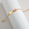 Detalle de pulsera de acero dorado con flor rosa de aceite y placa curva lisa para grabar. - Corazón Hueco (Flor Rosa) / Color acero