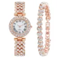 Elegantes Set aus rosévergoldeter Strass-Damenuhr und passendem Armband mit römischen Ziffern - Uhren- und Armband-Set / Roségold