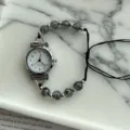 Orologio da donna elegante con bracciale di perle e piccolo quadrante bianco minimalista - Stile Inchiostro Perline (Quadrante Bianco)