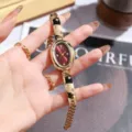Reloj de pulsera de lujo para mujer en oro con esfera ovalada rojo vino y cristales brillantes - Dorado Rojo