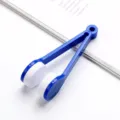 Draagbare mini brillenreinigingsborstel met microvezelpads voor snelle en eenvoudige reiniging. - Blauw
