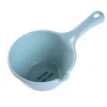 Scoop d'eau en plastique bleu avec poignée, outil de louche de bain et cuisine durable. - Bleu