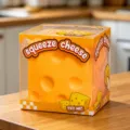 Grandissimo giocattolo antistress formaggio a rimbalzo lento per relax e divertimento quotidiano. - Squishy formaggio 10 cm con scatola (arancione)