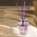 Lila fluessiger Duft-Raumdiffusor Set mit Glasflasche fuer Heimdekoration und Aroma - Lavendel