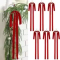 Grosse rote Samtschleifen im Detail mit Aufhaengung fuer Christbaum und Dekoration. - Rot