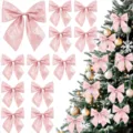 Gedetailleerd overzicht van roze glinsterende kerstboomstrikken, feestdecoratie set. - 14x15cm / Roze