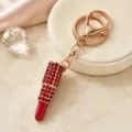 Porte-clés rouge à lèvres strass, cristaux rouges étincelants avec anneau en alliage, cadeau sac. - Rouge