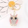 Glanzende uil sleutelhanger met strass steentjes, een prachtige metalen tas hanger. - Roze