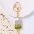 Porte-clés crème glacée strass brillant avec des cristaux colorés et des accessoires dorés. - Couleur 5