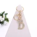Porte-clés lettre D en strass doré avec pendentif couronne, détail de breloque de sac élégante - Lettre D