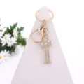 Détail de porte-clés lettre couronne en strass doré, pendentif de sac brillant en alliage. - Lettre I
