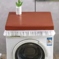 Copertura impermeabile per lavatrice con parte superiore in PU marrone e gonna in pizzo bianco. - Pelle PU rosso-arancio semplice