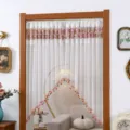Schöner weißer Spitzen-Halbvorhang mit Blumenstickerei und Perlen für Tür oder Fenster. - Höhe 110cm / Ästhetische Zweierpackung