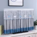 Dettaglio della copertura antipolvere per TV in pizzo con ricamo di cigno elegante e orlo blu. - 37-40 pollici 95 * 65 cm / Garza blu cigno e bianco