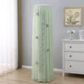Dettaglio della copertura per condizionatore verticale in pizzo verde con decoro di ciliegie. - Universale per Altezza Condizionatore 180 / Verde Ciliegia