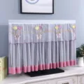 Dettaglio della copertura antipolvere per TV in pizzo con ricamo a cuore e bordo rosa. - 37-40 pollici 95 * 65 cm / Tenda trasparente rosa e bianca con cuori