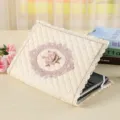 Funda protectora acolchada de 14 pulgadas para portátil en color beige con bordado de rosas - Beige rosa