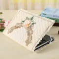 Funda Protectora Acolchada para Portátil de 14 Pulgadas con Borde de Encaje y Bordado Floral - Beige París