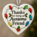 Detailansicht eines festlichen Herz-Ornaments mit dem Spruch 'Thanks for being an Awesome Friend' - Beste Freundin / 1 Stück
