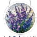 Rundes Acryl-Puzzle-Sonnenfänger mit lila Lavendelblüten im dekorativen Bleiglasstil - Violett