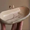 Künstlerische Vogelfutter-Skulptur aus Keramik mit Zwillingsvögeln und Design - Vogelfutterstation Stil L