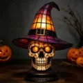 Gothische Totenkopf-Nachtlampe mit leuchtendem lila Tiffany-Hexenhut für Halloween-Deko - Lila Hut-Schädel
